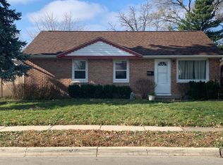 746 N Hillcrest Dr, Romeoville, IL 60446