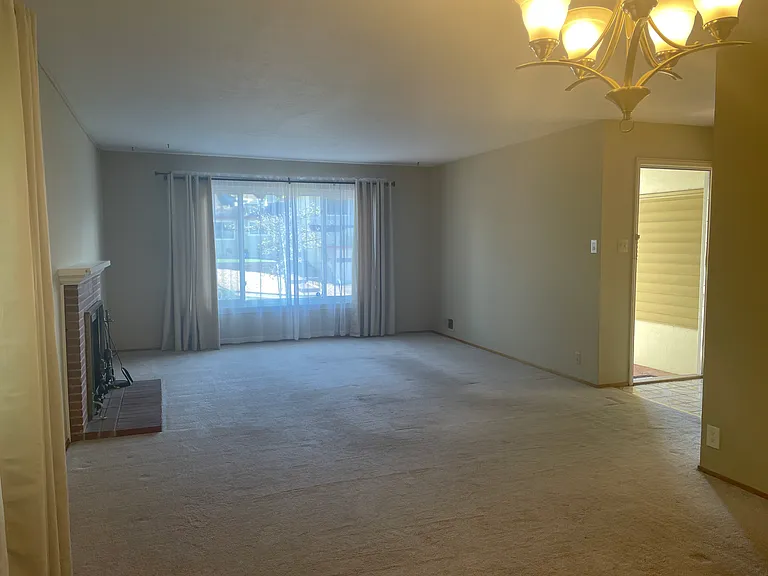 2420 Lexington Way — Photo 3