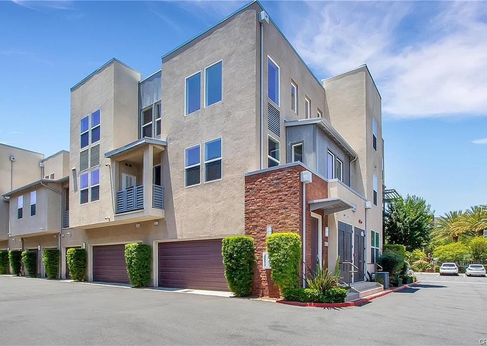 1st image of 31 Brownstone Way #1