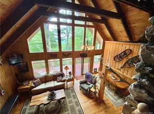 622 Trillium Ln, Mars Hill, NC 28754