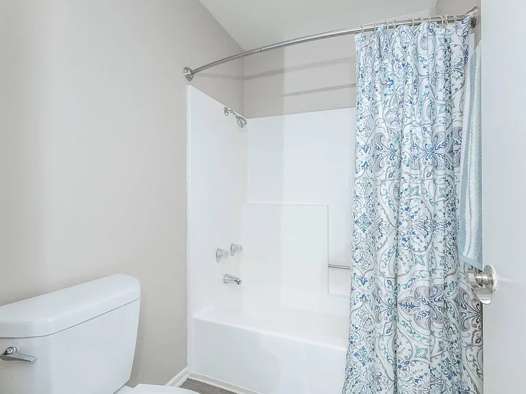 Oak Tree Court Apartment Homes — Photo 22