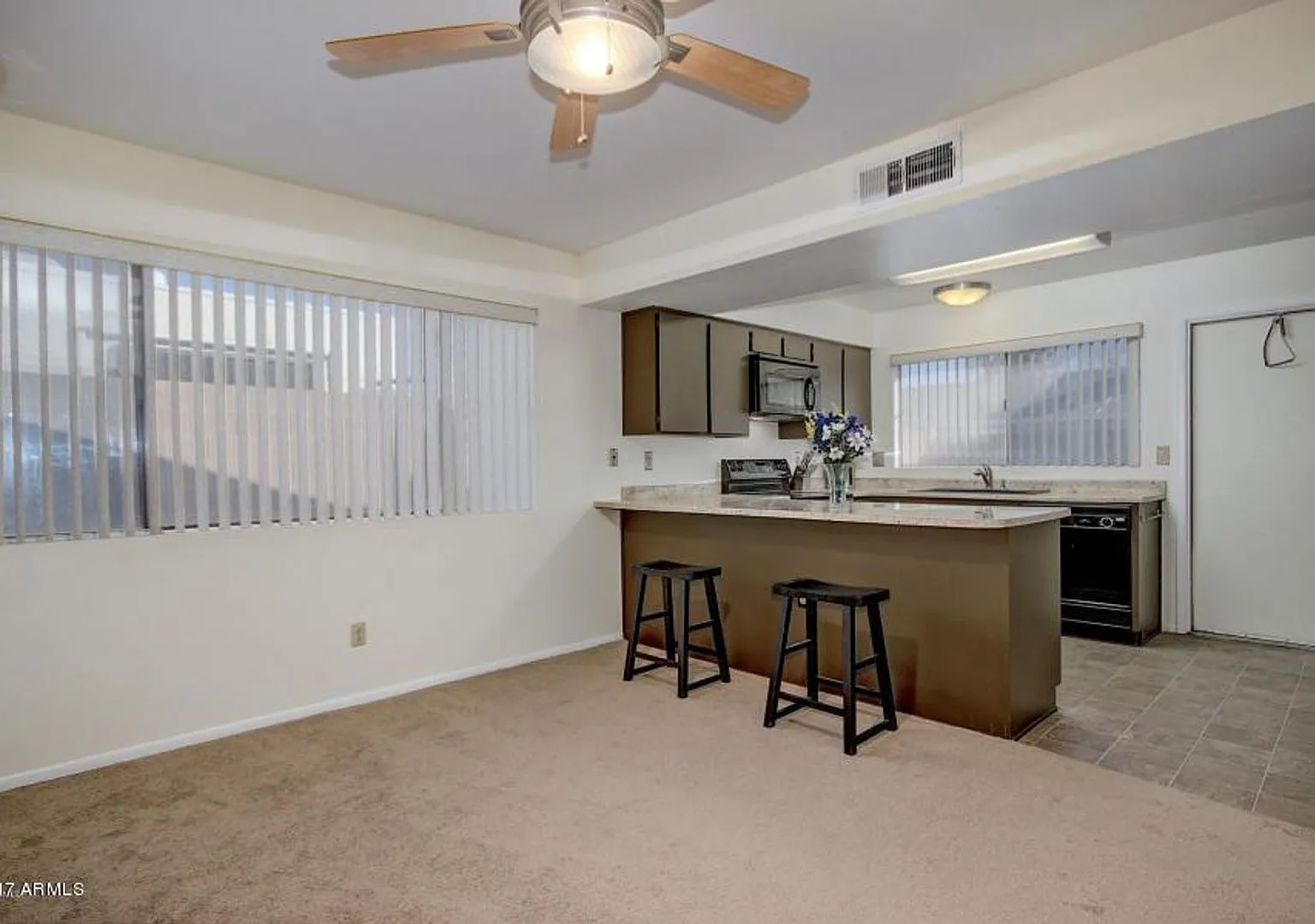 Nice 3 Bedroom 2 Bath Single Level Home In Mesa With 2 Car Garage — Photo 4