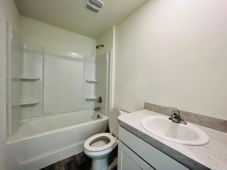 1094 Harlingen Rd SW — Photo 14