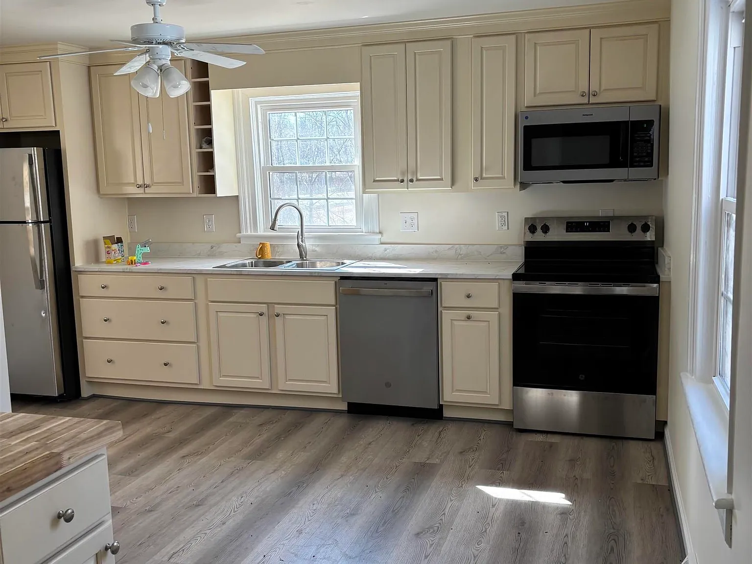 2 bed, 1.0 bath, 1500 sqft, $1,750 — Photo 2