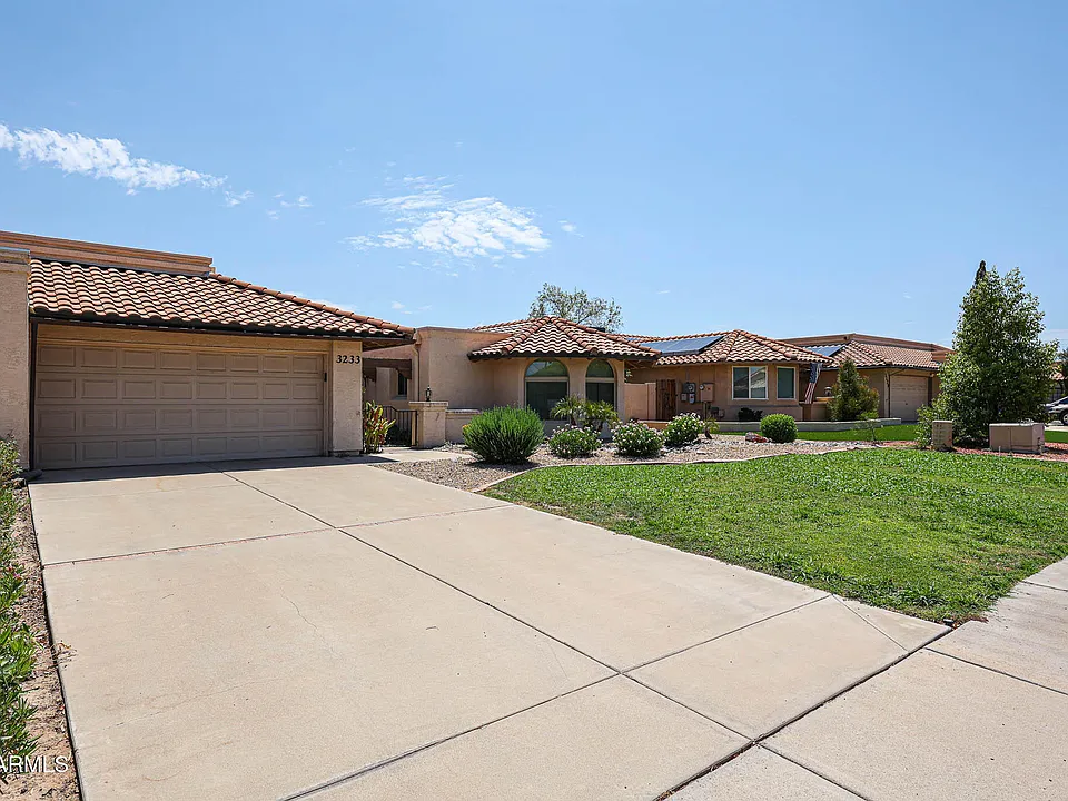 3233 E Desert Cove Ave