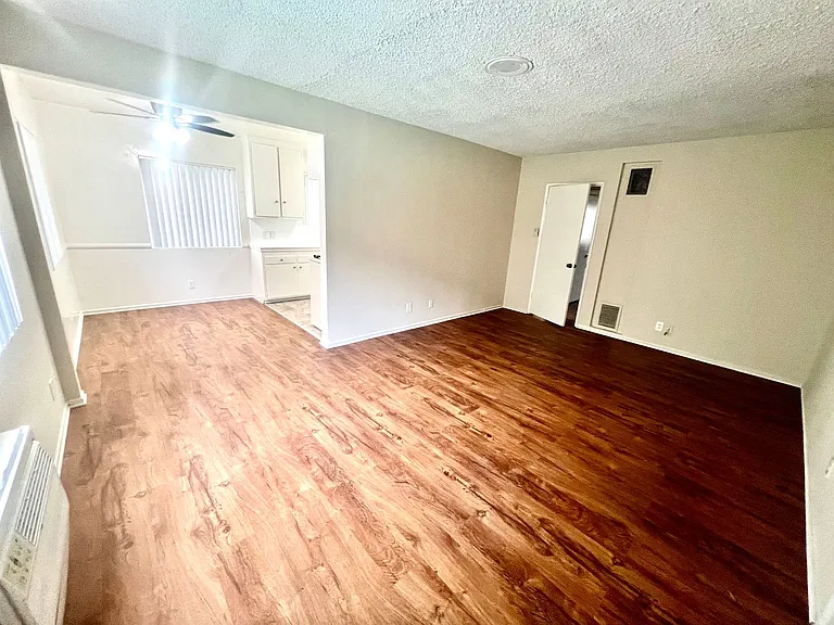 8445 Amigo Ave Northridge, CA 91325 — Photo 5