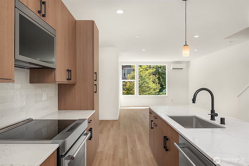 4th image of 721 15th Avenue #B