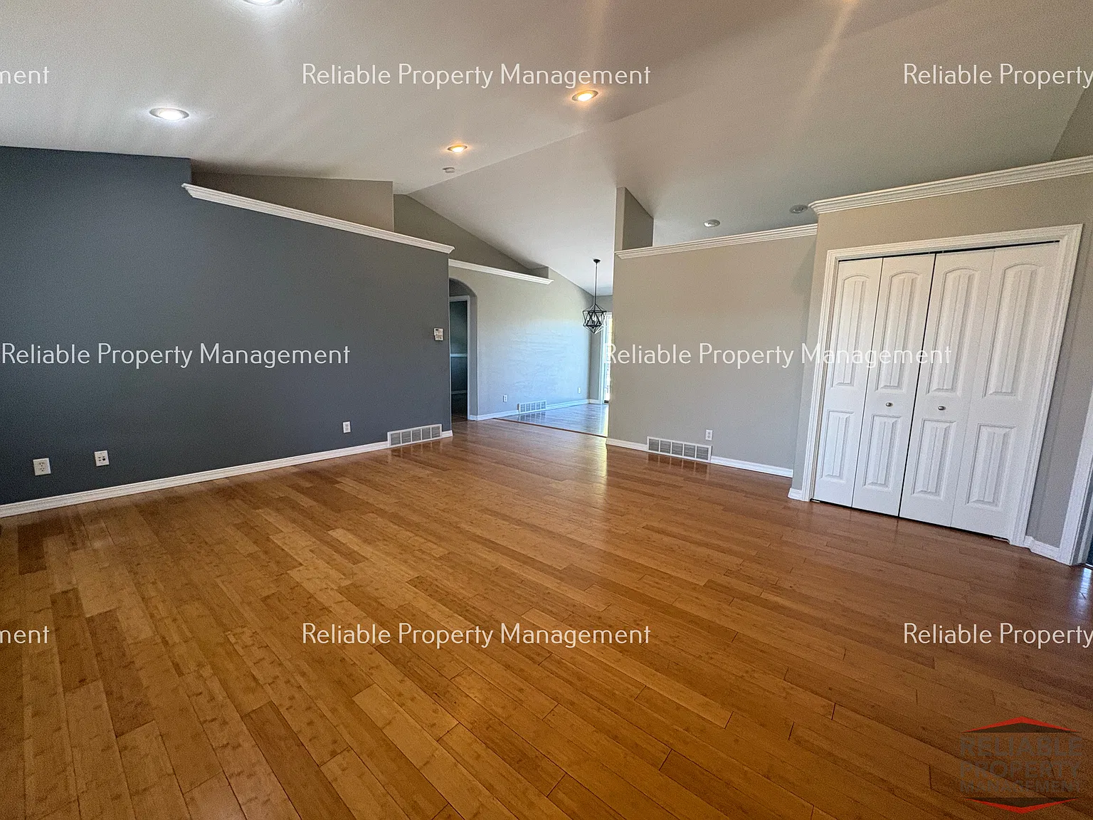 6 bed, 2950 sqft, $2,595 — Photo 3