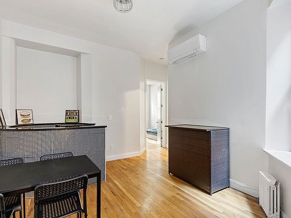 3rd image of 190 E 2nd St APT 3