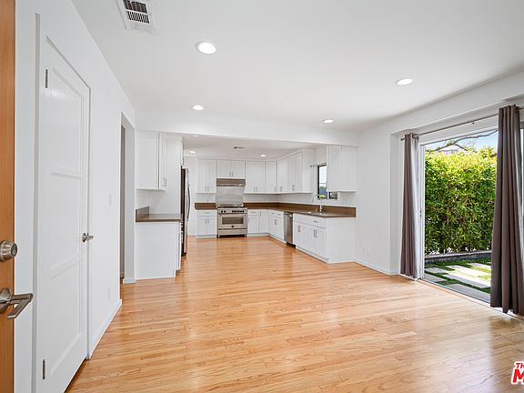 5th image of 10630 Ayres Ave