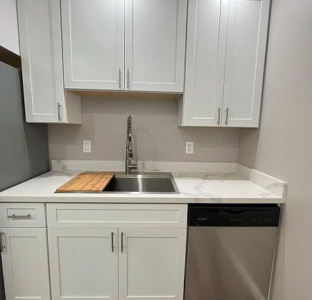 4th image of 250 Elm St #5