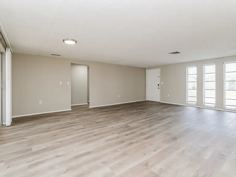 7043 Fireside Dr — Photo 3