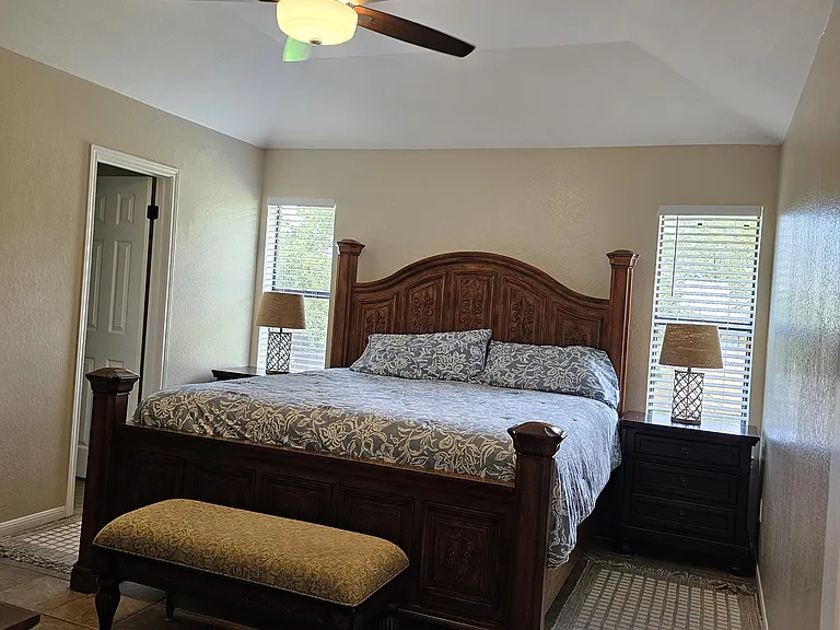 116 E Blancas Dr — Photo 2