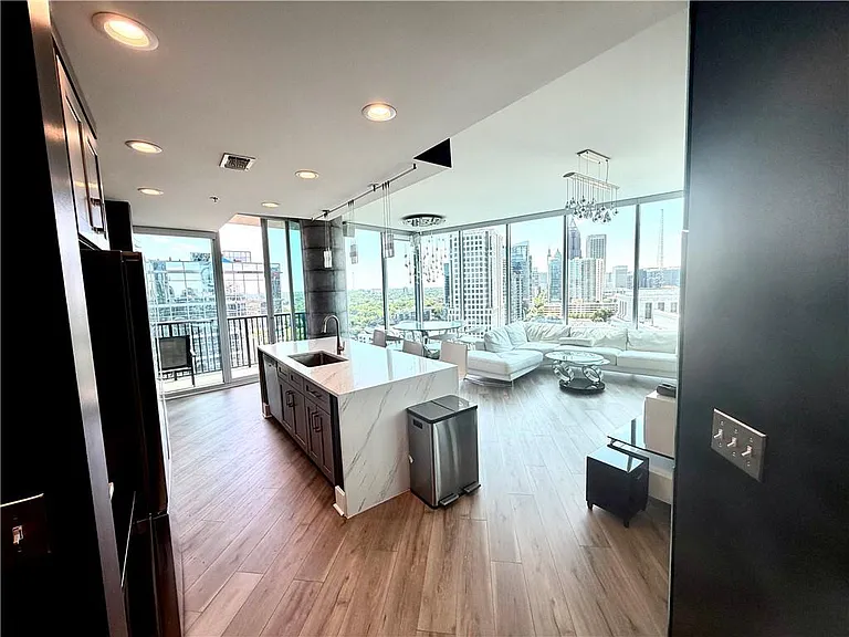 1080 Peachtree St NE #2110 — Photo 28