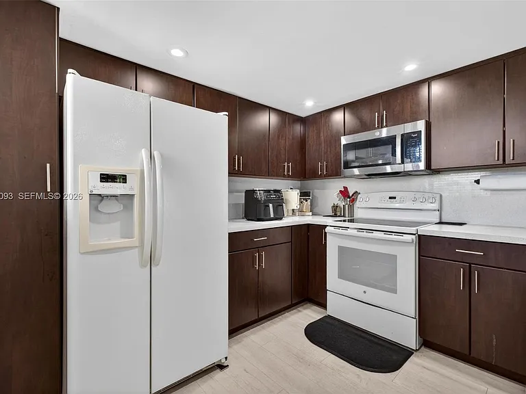 10845 NW 7th St #15-21 — Photo 10
