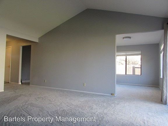 4th image of 204 Elderberry Ct