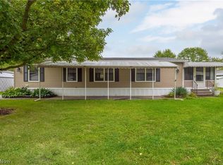 12 Overland Dr, Olmsted Falls, OH 44138