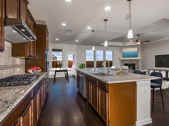 Spacious Eat-In Kitchen