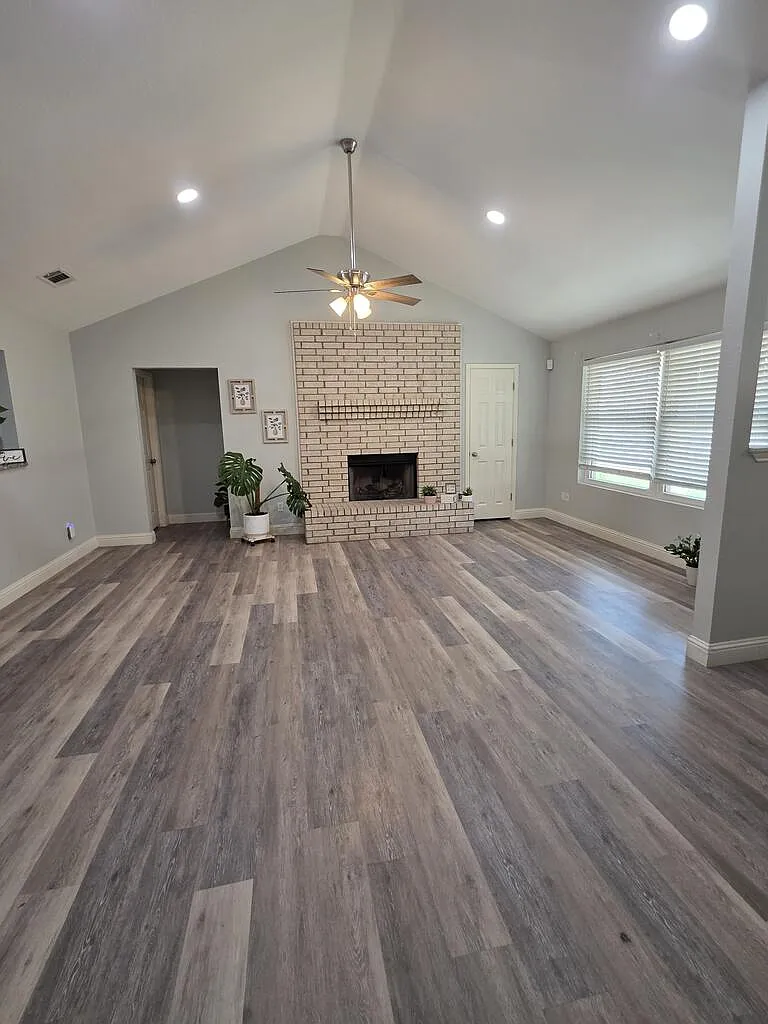 3 bed, 2.0 bath, 2248 sqft, $2,600 — Photo 2