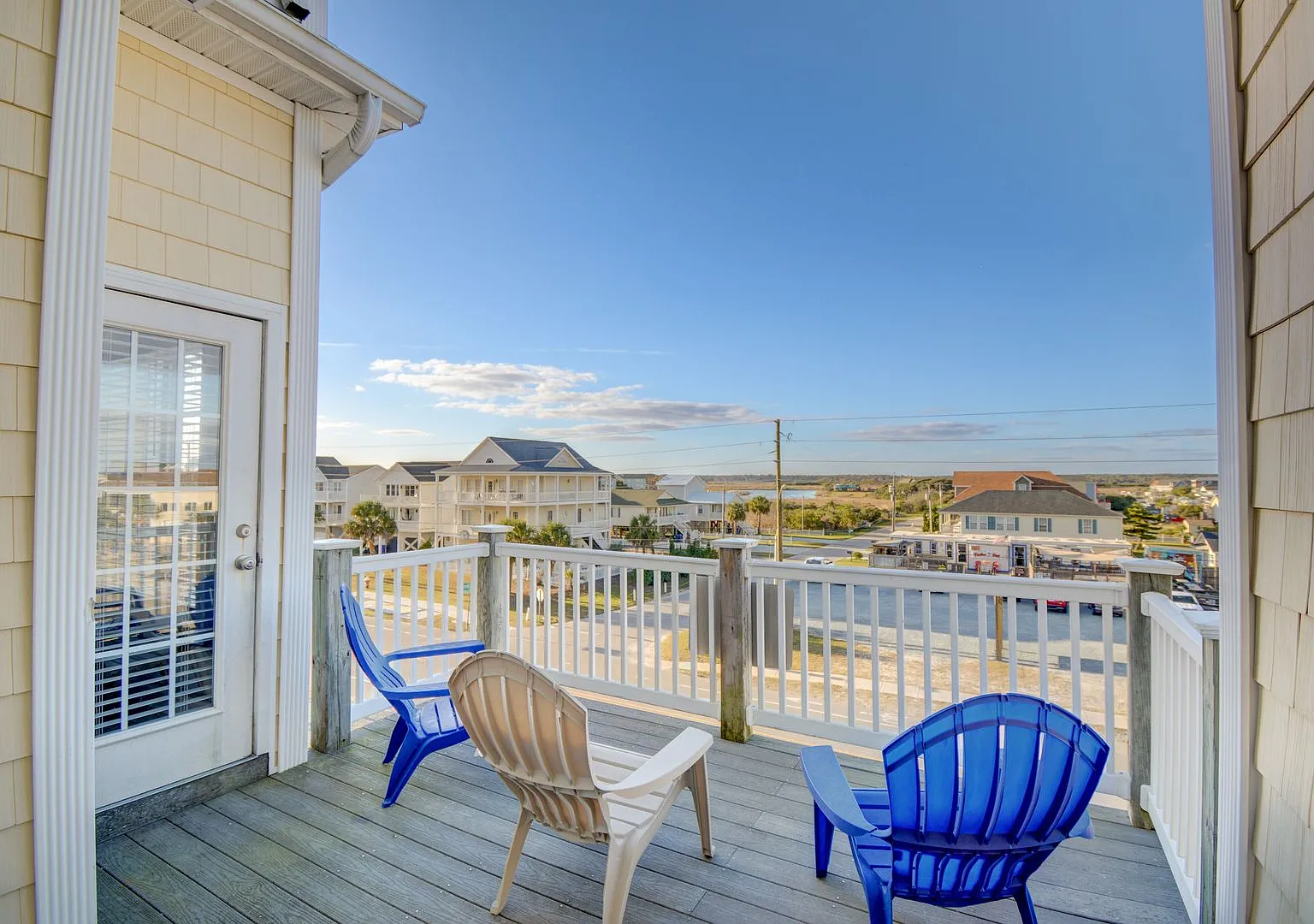 *Seasonal Rental* at Summer Winds 205: 3 Bedroom + Loft on Topsail Island - 3 month lease required — Photo 2