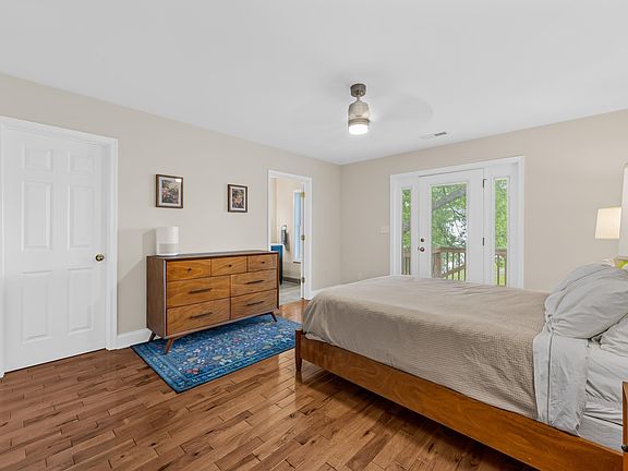 2nd image of 302 11th St NW