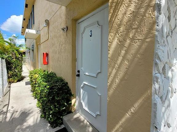 3rd image of 501 S J St APT 3