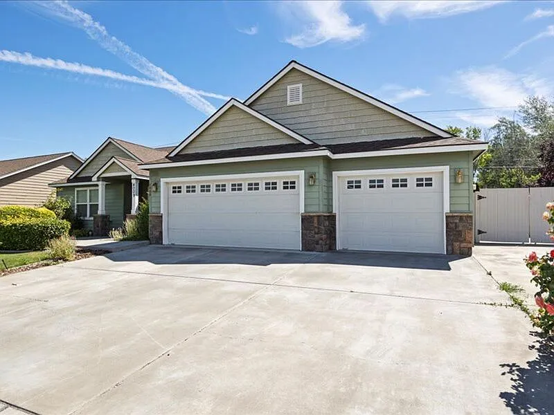 3 bed, 2.0 bath, 1886 sqft, $2,750 — Photo 4