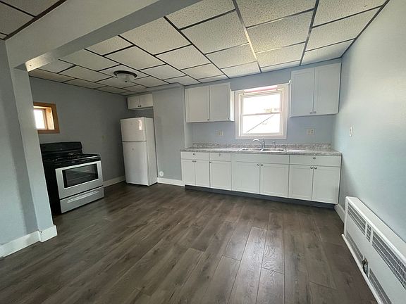 2nd image of 604 F Ave Unit 2