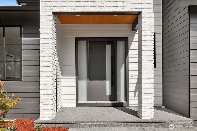 3rd image of 6076 Mesa Court