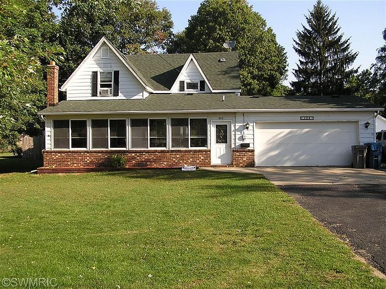 1st image of 920 E Fairplains St