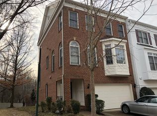 8807 Hunting Lodge Ct, Vienna, VA 22182