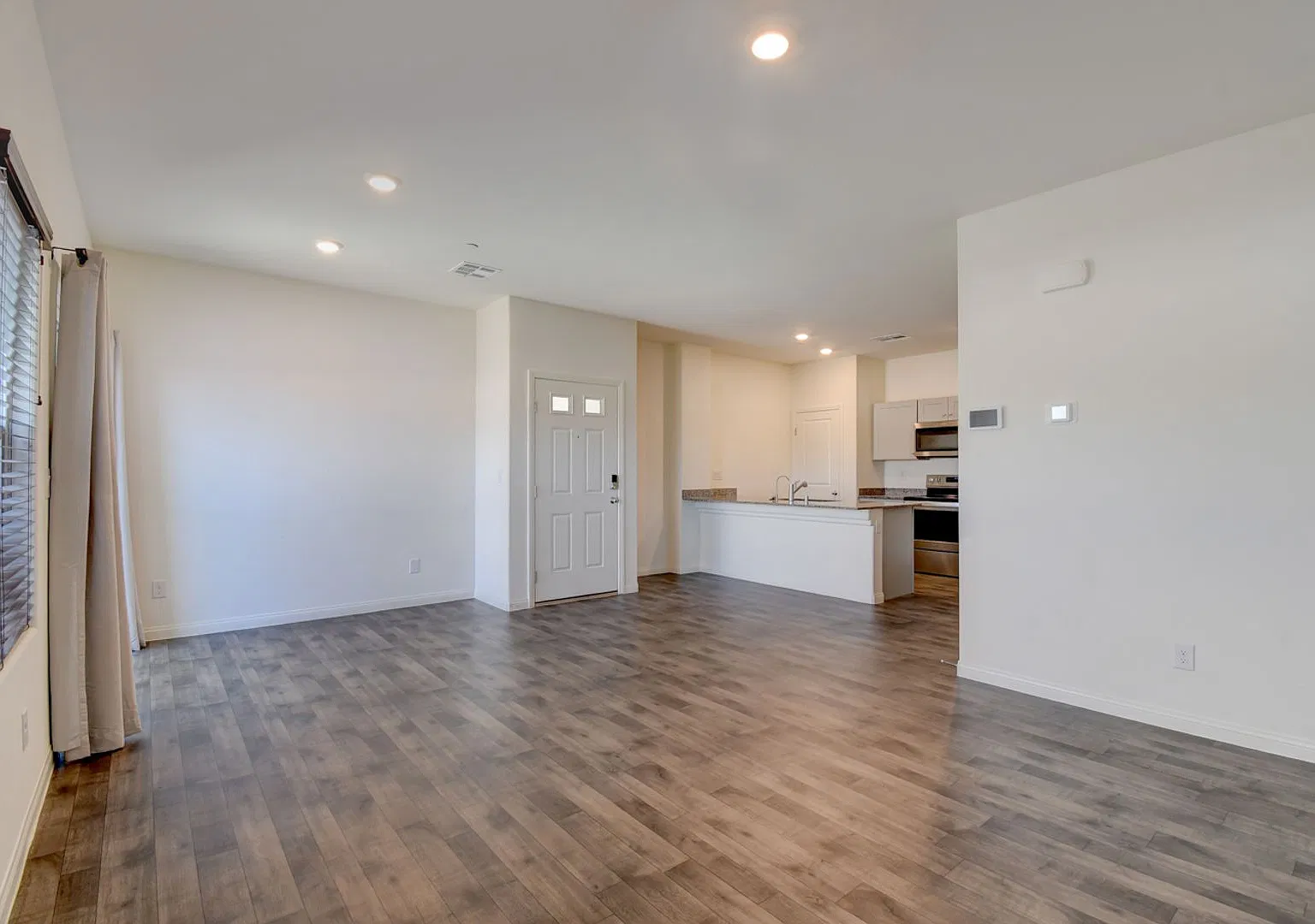 Charming Townhome Must See! — Photo 3
