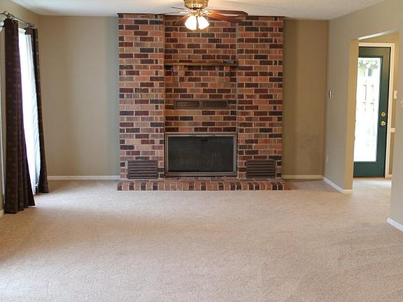 2nd image of 3020 Lakewood Ct