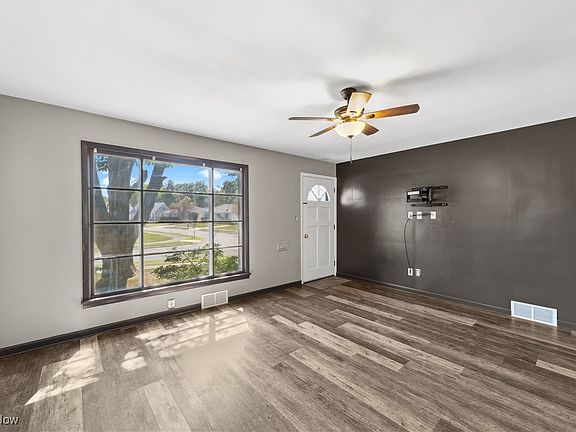 3rd image of 13601 Royal Blvd