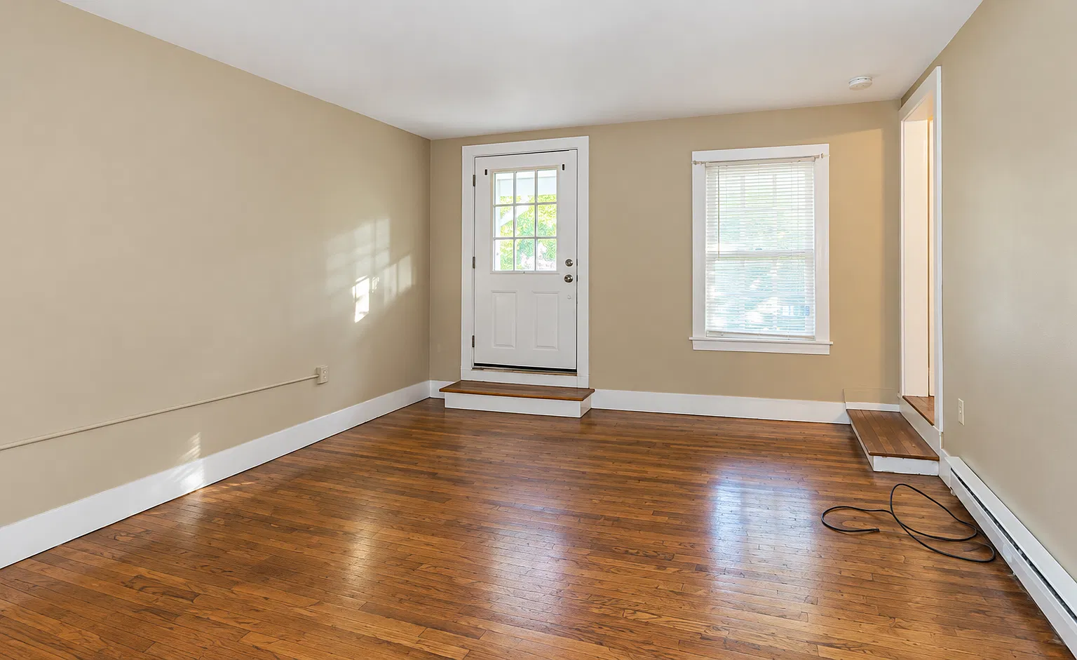 2 bed, 980 sqft, $2,000 — Photo 2