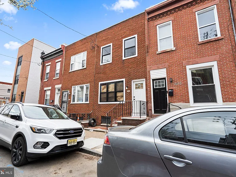2055 Dickinson St — Photo 3
