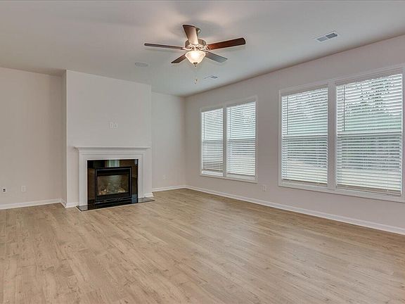 5th image of 793 Courtland Drive