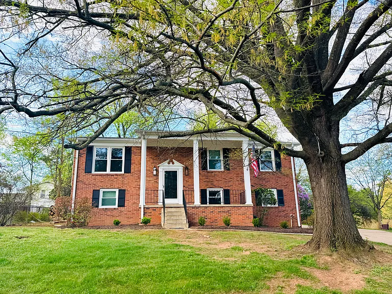 417 Old Waterford Rd NW — Photo 1