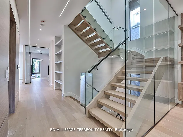 741 Woburn Ave — Photo 14