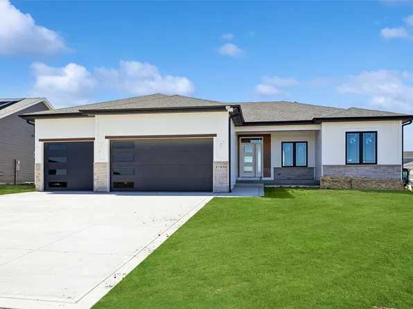 17530 Northview Dr, Urbandale, IA 50323