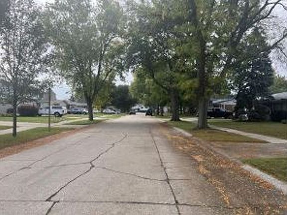 Exterior Neighborhood (street photo)