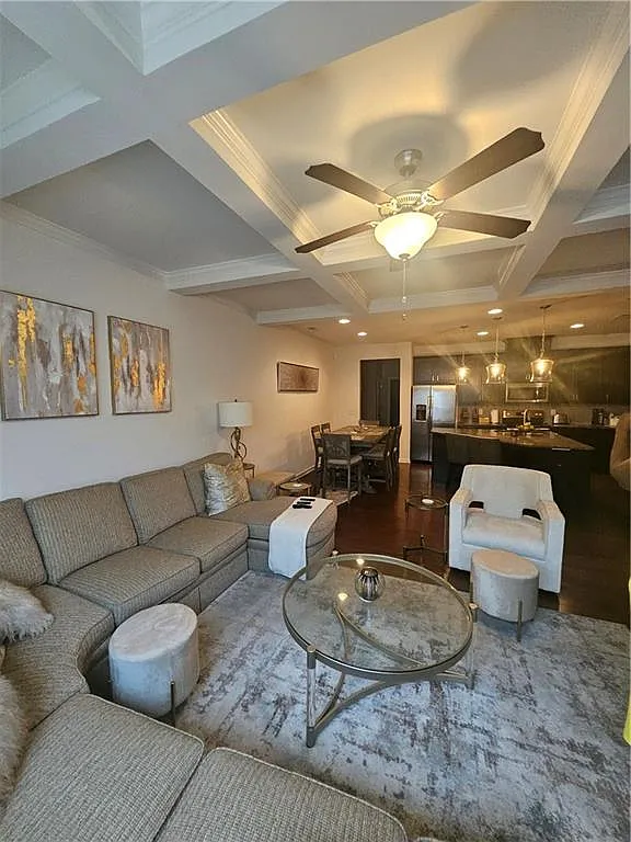 3 bed, 2.5 bath, 1946 sqft, $2,600 — Photo 4