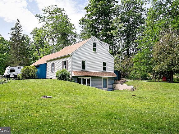 3rd image of 2160 California Rd