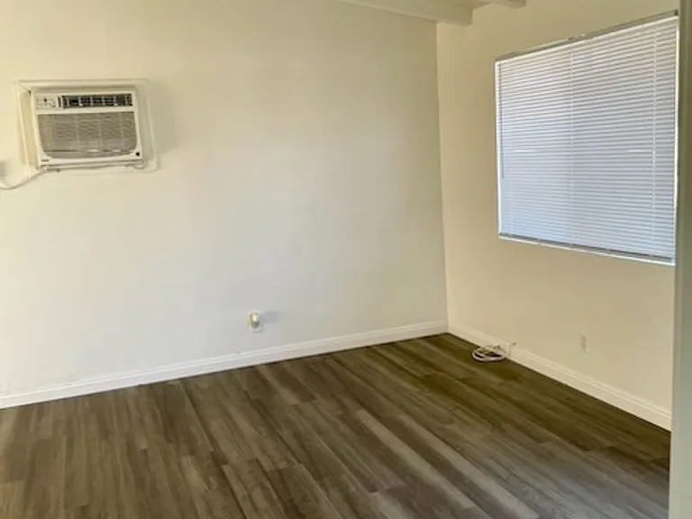 560 E Oakland Ave — Photo 29