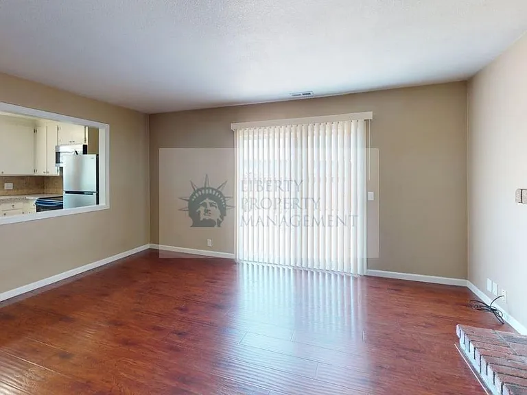 842 Amber Pl — Photo 2