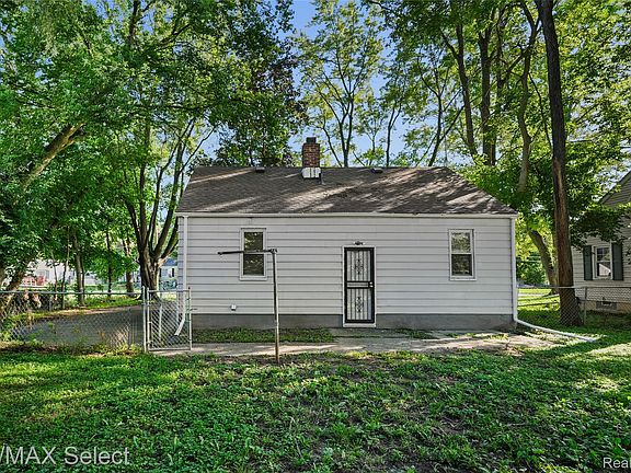 4th image of 3155 Leith St