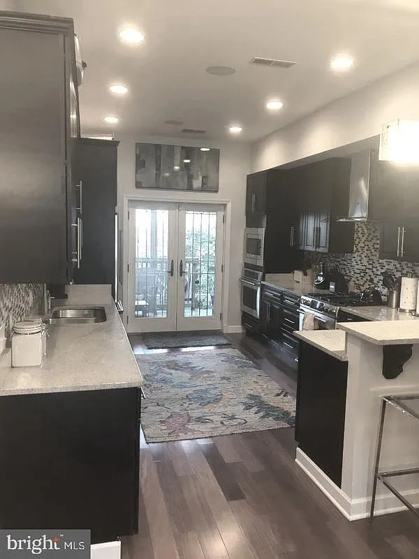 2 bed, 2.5 bath, 1626 sqft, $3,500 — Photo 2