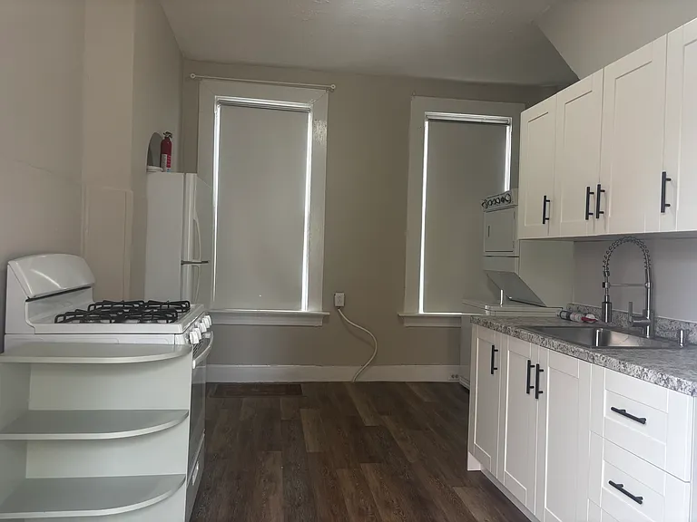 939 Liberty St — Photo 3