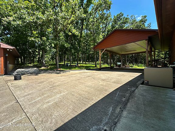 5th image of 4112 Pin Oak Dr