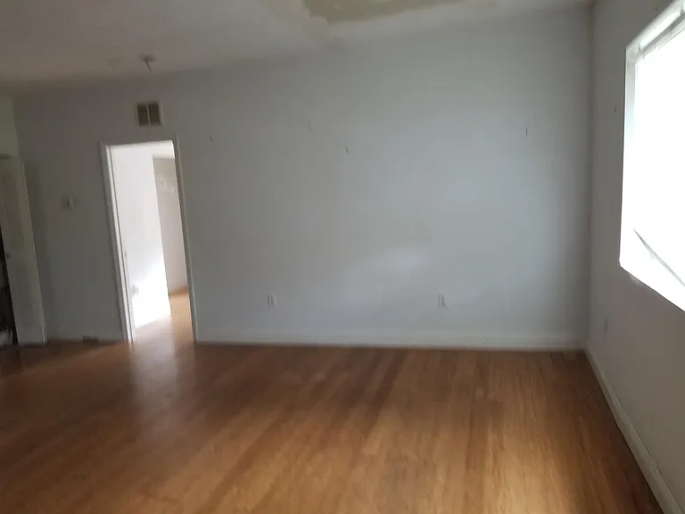 345 NW 34th St #8 — Photo 6